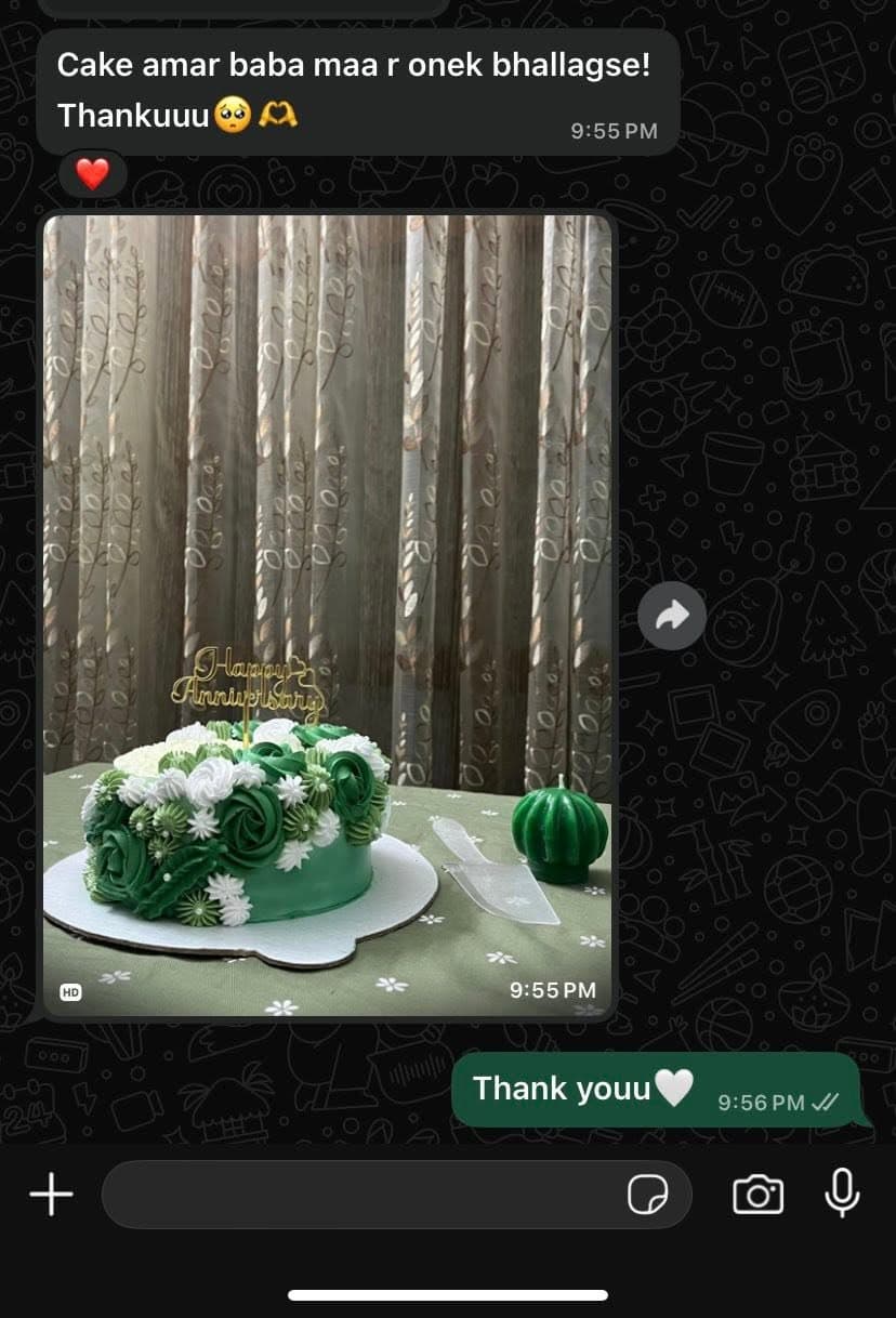 Customer chat with a photo of a green rosette anniversary cake: “Cake amar baba maa r onek bhallagse! Thankuuu”