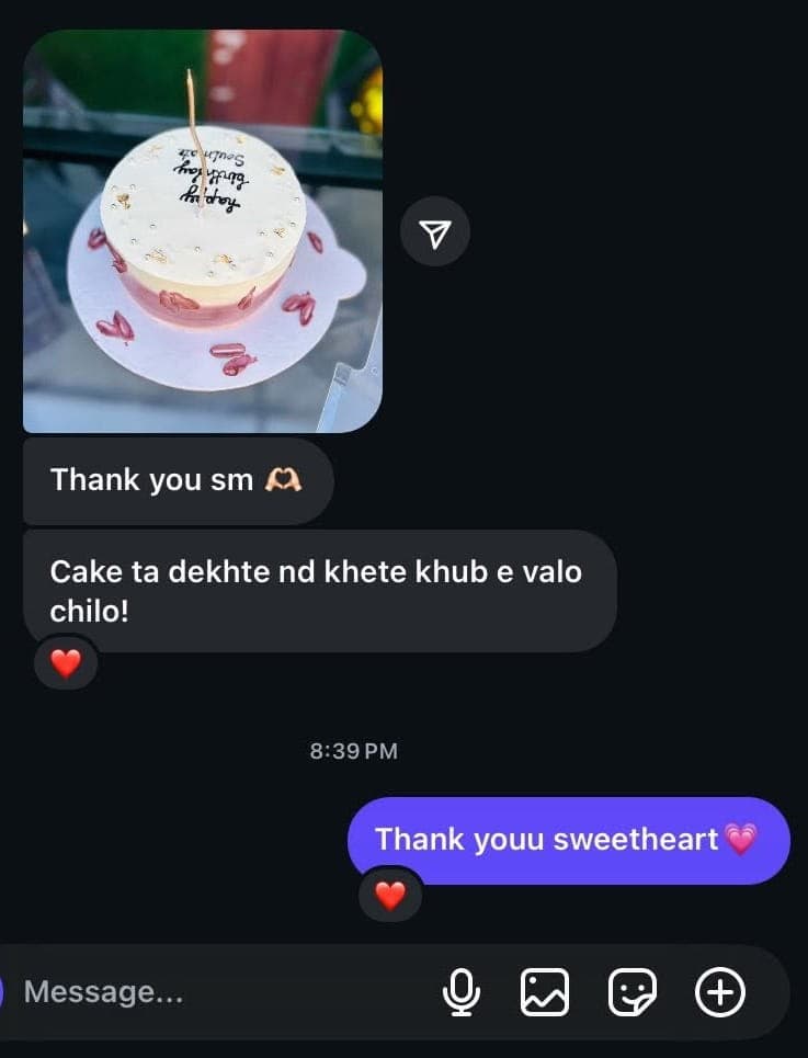 Customer chat with a photo of a pink and white birthday cake: “Thank you sm. Cake ta dekhte nd khete khub e valo chilo!”
